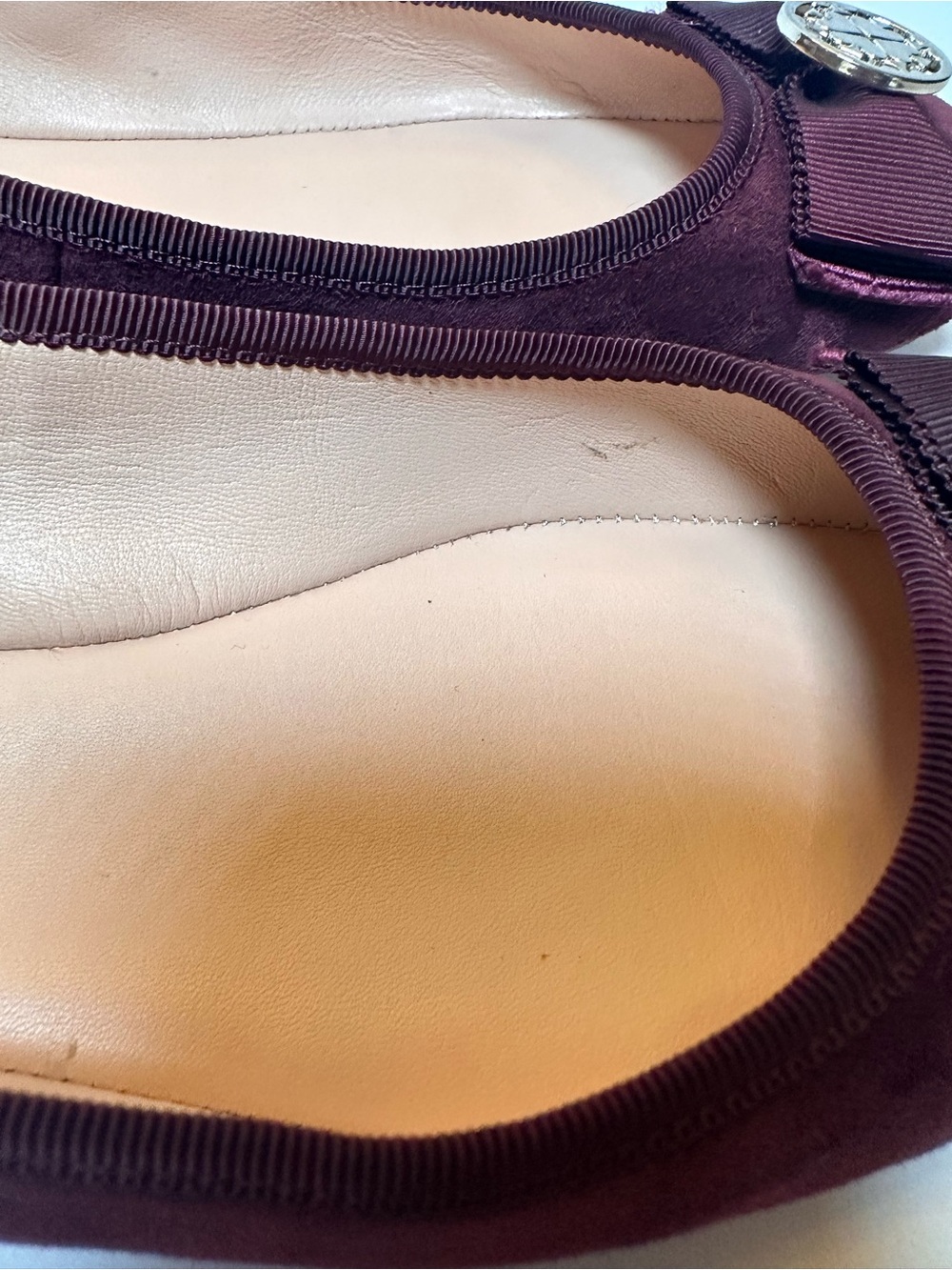 Kate Spade Burgundy Velvet Bow Medallion Ballet Flats Size 8M - Picture 9 of 10